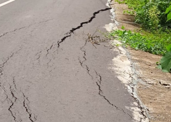 Kondisi jalan penghubung Desa Lito-Apitalaw yang mulai mengalami kerusakan.