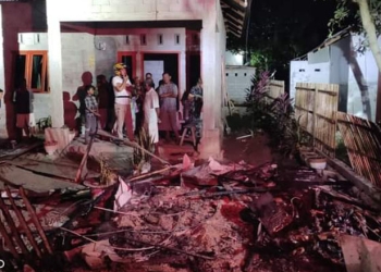 Satu unit warung yang digunakan untuk menjual Bahan Bakar Minyak (BBM) di Desa Popodu, Kecamatan Bulango Timur hangus terbakar, Jumat (27/5/2022). (Foto Istimewa)