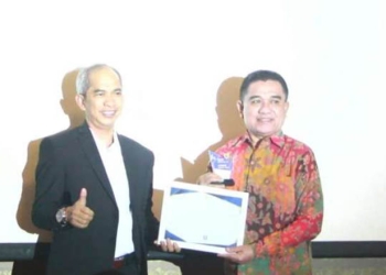 Pemerintah penghargaan, dari badan kepegawaian regional XI, sebagai daerah terbaik satu penerapan penilaian kinerja Pegawai Negeri Sipil (PNS) tahun 2021. Foto : istimewa
