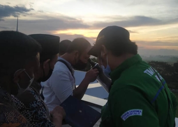 Pemantauan hilal yang dilakukan oleh Tim Rukyatulhilal Kemeng Provinsi Gorontalo (muhajir/gopos)