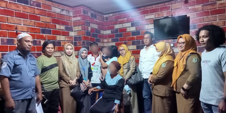 DPPKB-P3A Kota Gorontalo saat mengunjungi Polres Gorontalo kota, Senin (23/5/2022). Foto : Sari/gopos