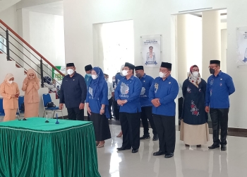 Pesan Bupati Hamim Untuk Empat Kepala OPD Baru yang Dilantik Proses Pelantikan Empat Pimpinan OPD yang baru yang dilakukan oleh Bupati Bone Bolango, Hamim Pou di Lobby Kantor Bupati, Rabu (11/5/2022). (Foto Sandi/Diskominfo)