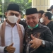 Aanggota DPRD Provinsi Gorontalo, Arifin Djakani berpose bersama Penjabat Gubernur Gorontalo, Hamka Hendra Noer di Bandara Djalaludin Gorontalo, Ahad (15/5/2022) (muhajir/gopos)