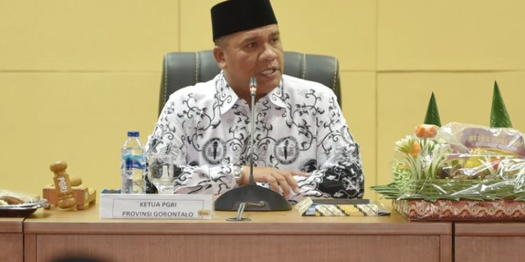 Ketua PGRI Provinsi Goorntalo, Eduart Wolok (istimewa)