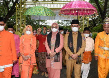 Mopotilolo Penjabat Gubernur Gorontalo, Hamka Hendra Noer oleh Pemda Kabupaten Gorontalo Utara, Selasa (24/5/2022). Kunjungan ke Gorontalo Utara terhitung sudah mengunjungi lima kabupaten dan satu kota. (Foto: Salman)