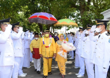 Upacara pelepasan yang dilakukan oleh Ikatan Keluarga Alumni Pendidikan Tinggi Kepamongprajaan (IKAPTK) Provinsi Gorontalo atau Purna Praja Institut Pemerintahan Dalam Negeri (IPDN) Provinsi Gorontalo. (Foto: Salman)