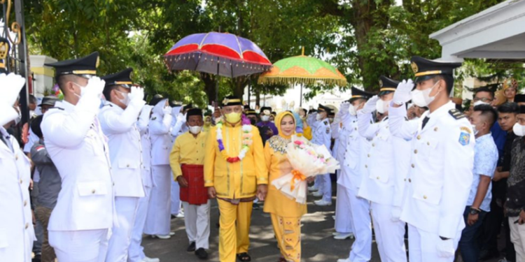 Lepas Jabatannya, Rusli Habibie Diantar Dengan Adat Mopotolungo
