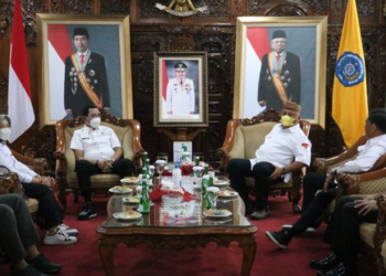 Susana pertemuan Gubernur Rusli dan jajarannya bersama Rektor Institut Pemerintahan Dalam Negeri (IPDN) Dr. Hadi Prabowo di ruang rektor kampus IPDN , Jatinangor, Jawa Barat, Rabu (11/5/2022). (Foto: Zakir BPG)