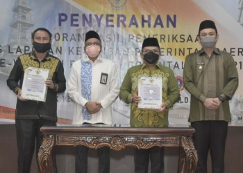 Pemerintah Kota Gorontalo pada penyerahan penghargaan menata pengelolaan keuangan dengan baik, yang ke delapan kali berturut-turut, oleh BPK Provinsi Gorontalo, Rabu (18/5/2022). (Foto dok. humas)