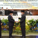 Penjabat Gubernur Gorontalo Hamka Hendra Noer saat menerima Penghargaan Opini Wajar Tanpa Pengecualian (WTP) dari BPK RI yang diserahkan oleh Auditor Utama Keuangan Negara VI DR. Dori Santosa atas Hasil Pemeriksaan Laporan keuangan Pemerintah Provinsi Gorontalo Tahun Anggaran 2021. WTP tahun ini menjadi yang ke 10 kalinya berhasil diraih Pemprov Gorontalo. (Foto: Salman)