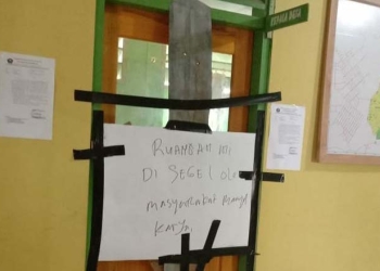 Ruang kerja Kepala Desa Manunggal Karya, yang disegel oleh masyarakat setempat, Kamis (19/05/2022). (Foto istimewa)