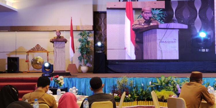 Sekretaris Daerah Provinsi Gorontalo, Darda Daraba saat memberikan sambutan pada peluncuran Sistem Informasi Pendataan Usaha Mikro Kecil dan Menengah (UMKM) bertempat di Hotel Maqna, Selasa (24/5/2022). (Foto: Nova/Diskominfotik)