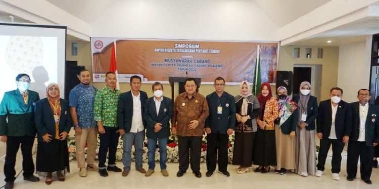 Ikatan Dokter Indonesia (IDI) Cabang Boalemo menggelar Simposium yang dirangkaikan dengan Musyawarah Cabang (Muscab) bertempat di Villa Kencana Bolihutuo Boalemo, Sabtu (11/06/2022). (Foto: Istimewa)