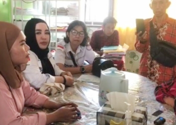 Tim TRC-PPA Kaltim saat mediasi terkait peristiwa pengusiran salah seorang siswi. [Presisi.co/Suarakaltim.id]