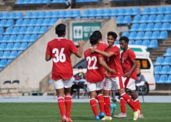 Selebrasi skuad Timnas Indonesia U-19 usai membobol gawang Gimcheon Sangmu FC dalam pertandingan uji coba yang berlangsung di Auxiliary Mini Stadium, Daegu, Korea Selatan, Selasa (5/4/2022). (dok. PSSI/Suara.com)