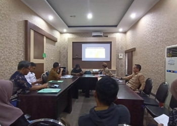 Riset dan Inovasi Nasional (PRK-BRIN) Tahun
2022, kegiatan Kajian Kualitatif Long Form Sensus Penduduk 2020. Dengan tema “Daur Ulang Sampah Plastik: Peluang dan
Tantangan Ekonomi Sirkuler di Provinsi Gorontalo, di Dinas Lingkungan Hidup dan Kehutanan
Provinsi Gorontalo. Selasa (21/6/2022).