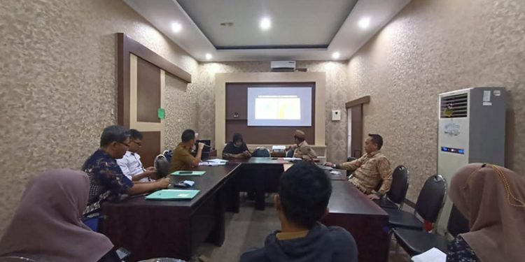 Riset dan Inovasi Nasional (PRK-BRIN) Tahun
2022, kegiatan Kajian Kualitatif Long Form Sensus Penduduk 2020. Dengan tema “Daur Ulang Sampah Plastik: Peluang dan
Tantangan Ekonomi Sirkuler di Provinsi Gorontalo, di Dinas Lingkungan Hidup dan Kehutanan
Provinsi Gorontalo. Selasa (21/6/2022).