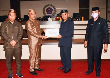 Bupati Pohuwato, Saipul Mbuinga, Memaparkan Usulan 6 Buah Usulan Ranperda tahun 2022, Kamis 22/06/2022 (Istimewa)