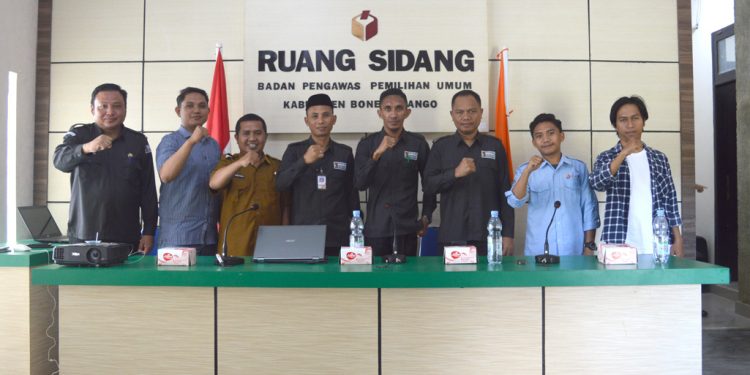 Tahapan Pemilu, Bawaslu Bone Bolango menggandeng insan pers untuk mensosialisasikan tahapan Pemilu Serentak 2024. (Foto Indra/Gopos)