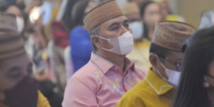 Kepala Dinas Kepemudaan Olahraga dan Pariwisata (Kadisporapar) Kabupaten Gorontalo, Syamsul Baharudin saat mengahdiri kegiatan pembukaan Gorontalo Karnaval Karawo 2022 di Grand Palace Convention Center (GPCC), Kota Gorontalo, Senin (6/6/2022). (Foto: Putra/Gopos)