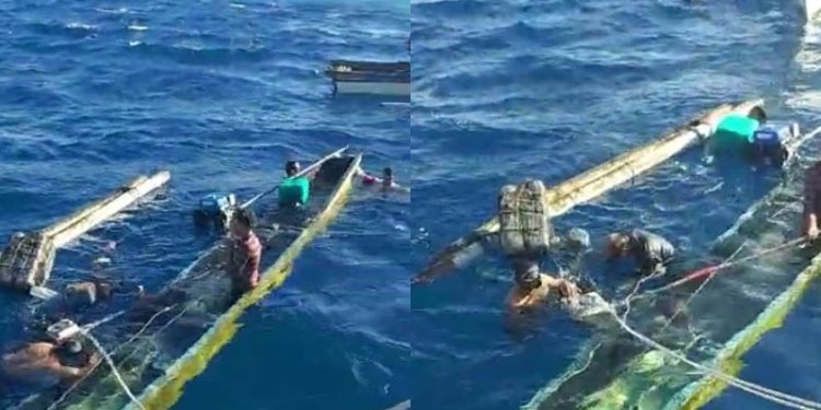 Evakuasi tiga nelayan yang tenggelam setelah perahu yang ditumpangi mengalami kerusakan.
