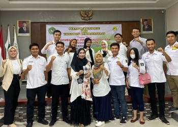 Jajaran pengurus HIPMI Kabupaten Blitar bersama civitas akademika Unisba Blitar, Rabu (15/6/2022). (Foto: dok. HIPMI Kabupaten Blitar)