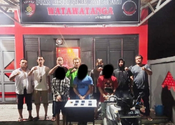 Team Resmob Watawatanga Polres Bone Bolango bersama Unit Reskrim Polsek Tapa berhasil membekuk Tiga pelaku pencurian Handphone yang terjadi di wilayah Kecamatan Tapa, Kabupaten Bone Bolango, Senin (30/5/2022).