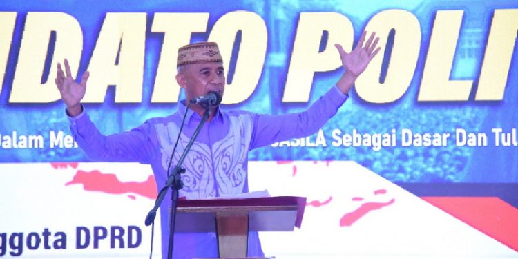 Wakil ketua Komisi B DPRD Kota Gorontalo, Alwi Podungge ketika mengikuti Pidato Politik SulutGo Expo di Manado.(Foto Arif Humas)