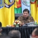 Menteri Koordinator Bidang Perekonomian Airlangga Hartarto memberikan pembekalan dan pengarahan pada Rapat Koordinasi dengan Penjabat (Pj.) Kepala Daerah di Gedung Sasana Bhakti Praja Kementerian Dalam Negeri, Kamis (16/06).
