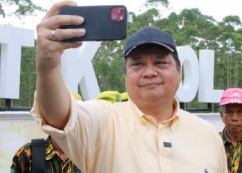 Airlangga Hartarto saat mengunjungi Titik Nol IKN di Kalimantan Timur, Sabtu (18/6/2022).