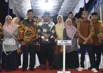 Wakil Bupati Gorontalo, Hendra S Hemeto saat berfoto bersama Kontingen Khafilah MTQ Kabupaten Gorontalo. (Foto: Istimewa)