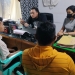 Ilham (26) (mengenakan pakaian berwarna putih) saat menjalani pemeriksaan di Polsek Kabila, Jumat (10/6/2022). Foto: Putra/Gopos