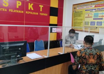 Pihak keluarga kembali membuat laporan di Polda Gorontalo yang kali ini di layangkan kepada pihak sekolah yang dalam hal ini di pimpin langsung oleh Kepala Sekolah, Rabu (22/6/2022). (Foto: Putra/Gopos)