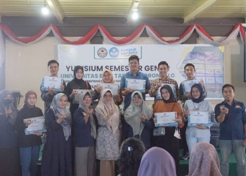 Mahasiswa berprestasi berpose bersama rektor dan jajaran pimpinan Kampus UNBITA Gorontalo usai menerima penghargaan, Sabtu (25/6/2022) (muhajir/gopos)