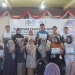 Mahasiswa berprestasi berpose bersama rektor dan jajaran pimpinan Kampus UNBITA Gorontalo usai menerima penghargaan, Sabtu (25/6/2022) (muhajir/gopos)