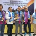 Presiden AMFC, Muhammad Aldousari menyerahkan cinderamata AMFC kepada Pj Gubernur Gorontalo, Hamka Hendra Noer, saat kunjungan ke Gorontalo, Selasa (28/6/2022). (hasan/gopos)