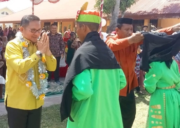 Wali Kota Gorontalo, Marten Taha, menghadiri penamatan siswa di SMP Negeri 10 Kota Gorontalo, Kamis (24/6/2022). (Sari/gopos)