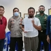 LH alias Luthfi membuat surat pernyataan tidak lagi mengemis menggunakan proposal usai klrafikasi di kantor Lurah Ipilo, Kota Timur, Gorontalo. (istimewa)