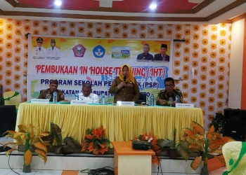 Wakil Bupati Pohuwato, Suharsi Igirisa, memberikan sambutan pembukaan IHT PSP, Senin 27/06/2022 (Yusuf/Gopos)
