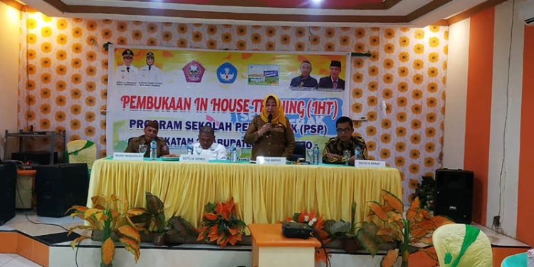 Wakil Bupati Pohuwato, Suharsi Igirisa, memberikan sambutan pembukaan IHT PSP, Senin 27/06/2022 (Yusuf/Gopos)