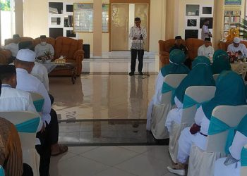 Bupati Pohuwato, Saipul Mbuinga, Memberikan Sambutan Pemberangkatan Calon Jama'ah Haji, Jum'at 24/06/2022 (Yusuf/Gopos)