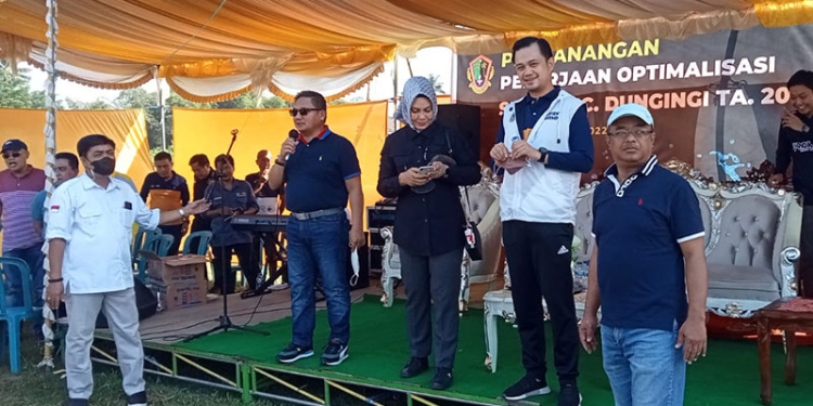 Wali Kota Gorontalo, Maten Taha, canangkan pekerjaan optimalisasi SPAM, Kecamatan Dungingi, Kota Gorontalo tahun anggaran 2022, Kamis (2/6/2022). Foto : Sari/gopos.
