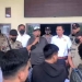 Wakil Ketua DPRD Bone Bolango  Zainudin Pedro Bau  mengapresiasi aksi demo Persatuan Aksi Pelajar Mahasiswa Indonesia Bone Bolango (PAPMIB-G). (Foto: Istimewa)
