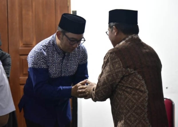 Wali Kota Gorontalo, Marten Taha, menyampaikan ungkapan belasungkawa kepada Gubernur Jawa Barat, Ridwan Kamil, Senin (13/6/2022). (Pemkot Gorontalo)