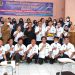 Wali Kota Gorontalo, Marten Taha, berpose bersama peserta pelatihan berbasis kompetensi bagi pencari kerja di LLK-UKM Kota Gorontalo, Senin (17/6/2022).(Hasan/gopos)