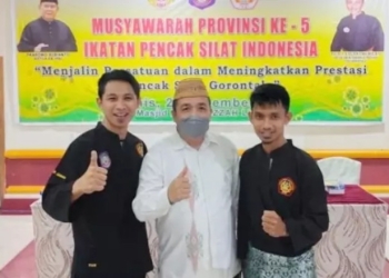 Ketua IPSI Provinsi Gorontalo, Halid Tangahu (tengah). Foto: Istimewa