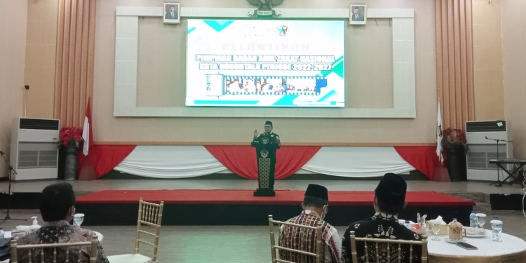 Marten Taha memberikan sambutan saat pelaktikan pengurus Baznas Kota Gorontalo yang baru, Jumat (3/6/2022) (sari/gopos)