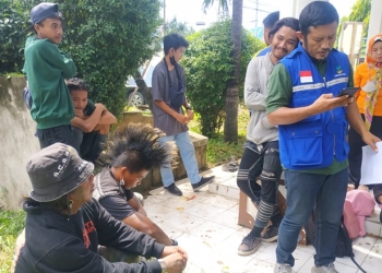 DInas Sosial dan Satpol PP Pohuwato menertibkan anak jalanan di Kompleks Perempatan Lampu Merah, Blok Plan Marisa, Kamis (16/6/2022) (yusuf/gopos)