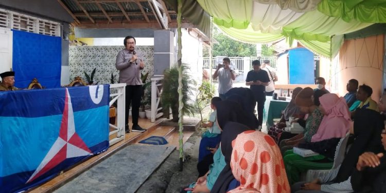 Anggota DPRD Provinsi Gorontalo, Erwin Ismail melaksanakan reses di Desa Wongkaditi Barat, Kecamatan Kota Utara, Kota Gorontalo, Selasa (21/6/2022) (muhajir/gopos)