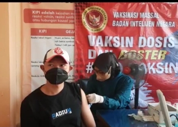 Pelaksanaan vaksinasi kerjasama BINDA Jatim dan Dinkes Kota Blitar. (Foto: dok. BINDA Jatim)